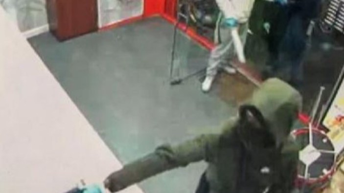 Londra'da kebapçı dükkanına silahlı saldırı