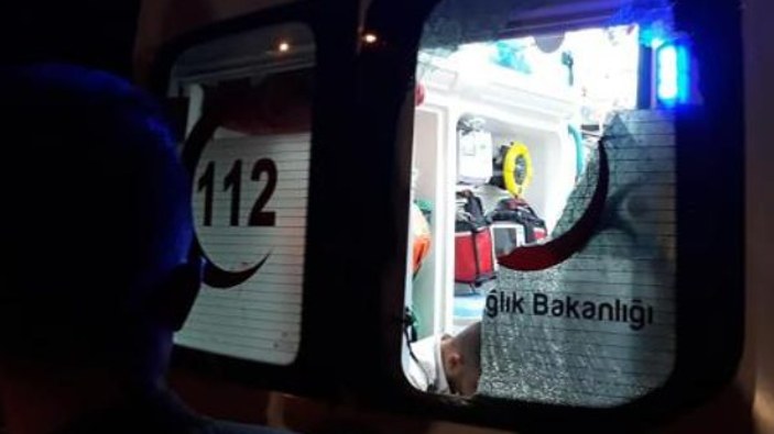 Çankırı'da kavgada yaralandı, ambulansın camını kırdı