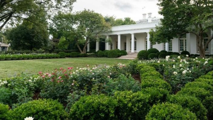 Melania Trump, Beyaz Saray Gül Bahçesi'nin restorasyonunu paylaştı