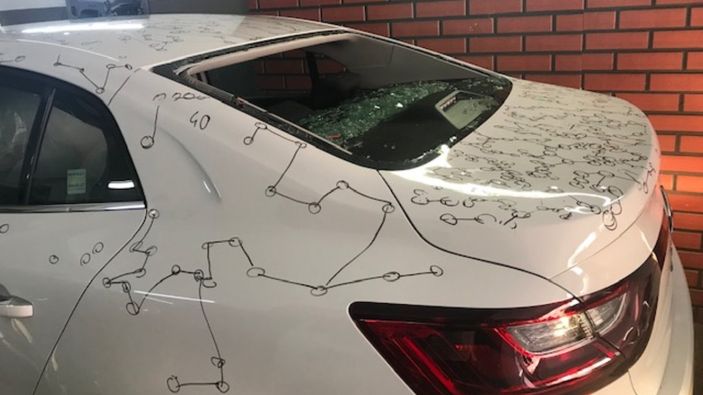 İstanbul'daki oto tamircilerinin dolu hasarı mesaisi