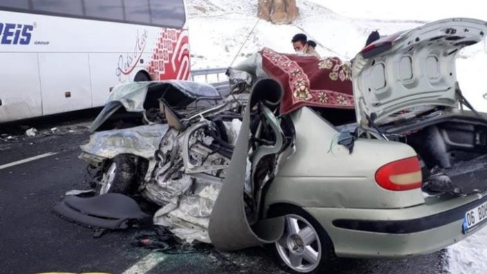 Erzurum'da feci kaza, anne ve oğlunu hayattan kopardı