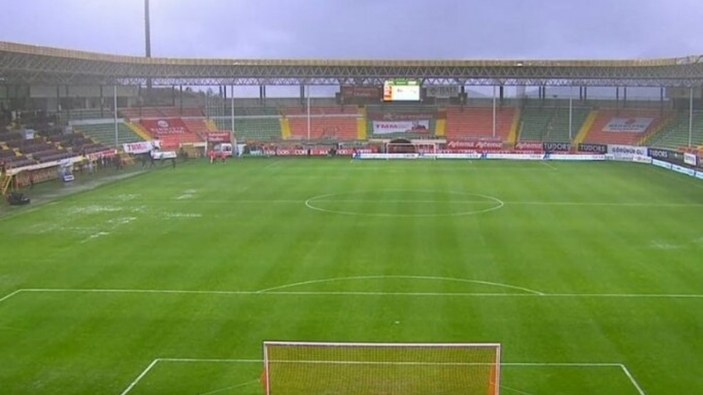Alanyaspor-Sivasspor maçı sağanak yağmur nedeniyle ertelendi