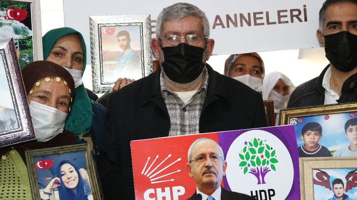 Kemal Kılıçdaroğlu'nun kardeşi Celal Kılıçdaroğlu, Diyarbakır'daki anneleri ziyaret etti