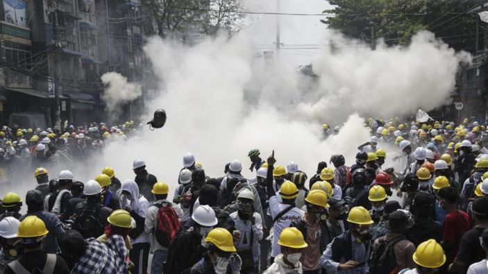 Myanmar'da, darbe protestocularına müdahale sertleşiyor