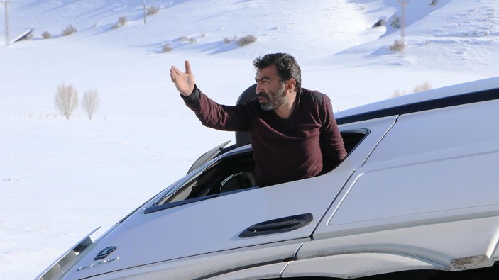 Erzurum'da yan yatan tırın camından çıkan şoför: Beni kim sıkıştırdı