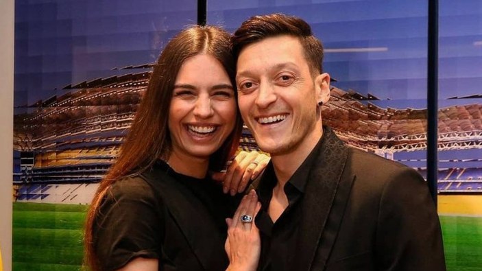 Mesut Özil, eşi Amine Gülşe'nin doğum gününü kutladı