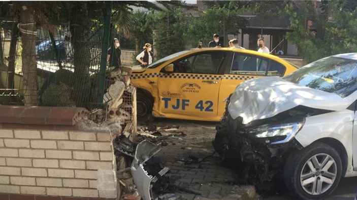 Maltepe'de 2 sokağın kesiştiği dört yol, kaza nedeniyle korkutuyor