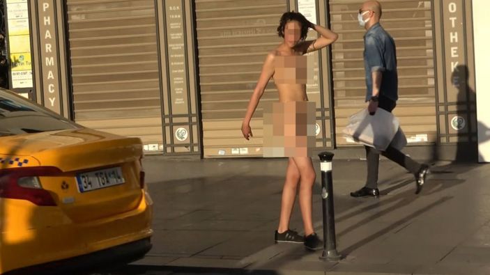 Taksim'deki Faslı turist çırılçıplak soyundu