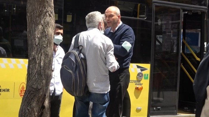 Fatih’te sarhoş adam ile otobüs şoförü önce tartıştı, sonra gülüştü
