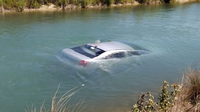 Antalya'da otomobil sulama kanalına uçtu: 1 yaralı