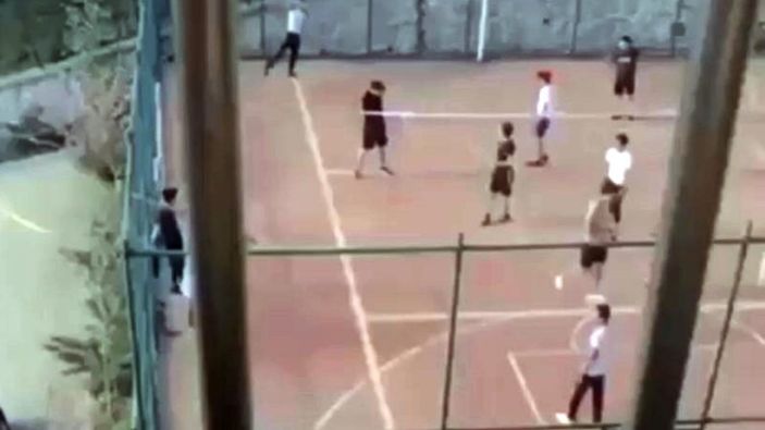 Sakarya’da polis sirenini duyan çocuklar, oyunu bırakıp eve kaçtı