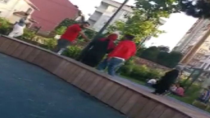 Ümraniye'de çocuk parkında silahlı bıçaklı kavga