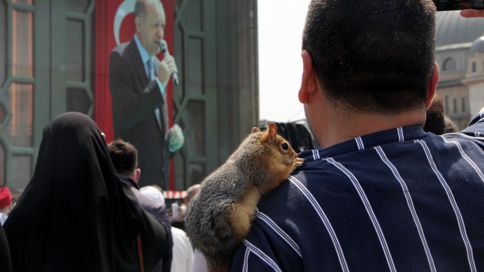 Taksim Camisi açılışına sincabı ile geldi