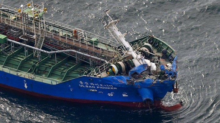 Japonya'da kimyasal madde taşıyan tankerle çarpıştı: 3 kişi kayıp