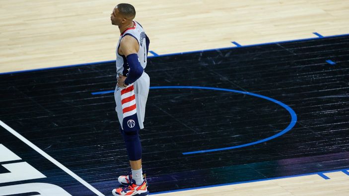 Sixers taraftarı, Russell Westbrook'a sataştı