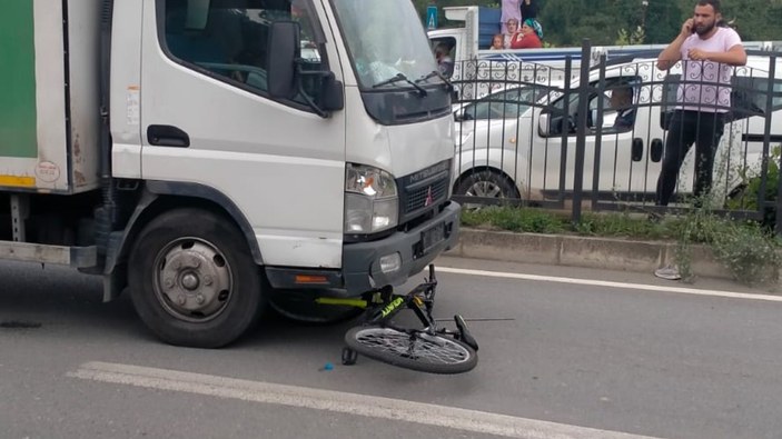 Trabzon'da küçük kıza, yarışmadan aldığı bisiklete binerken kamyonet çarptı