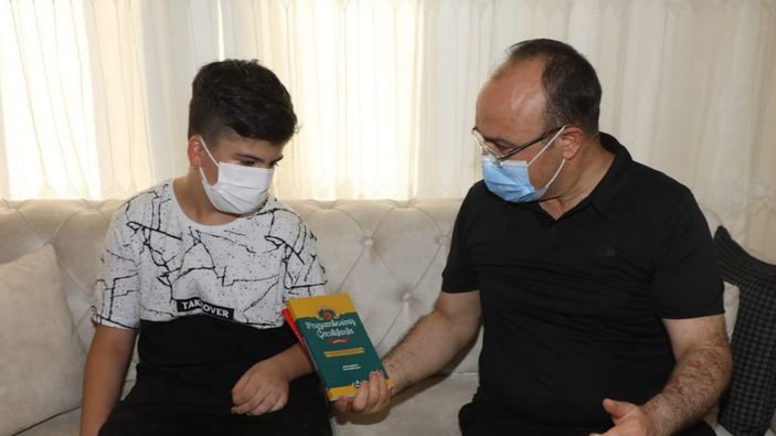 Elazığ'da 11 yaşındaki çocuk davet etti, Vali Erkaya Yırık icabet etti