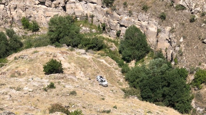 Kayseri’de viyadüğe park edilen araç, 200 metre yükseklikten yuvarlandı