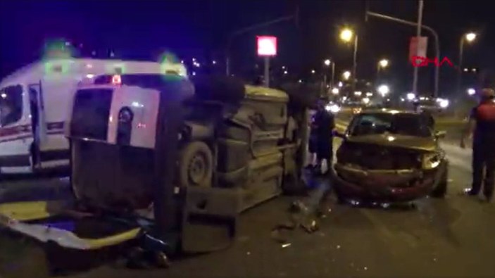 Zonguldak’ta otomobil ile hafif ticari araç çarpıştı