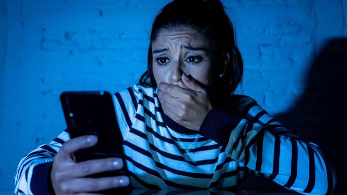 Dijital şiddetten en çok kadınlar etkileniyor