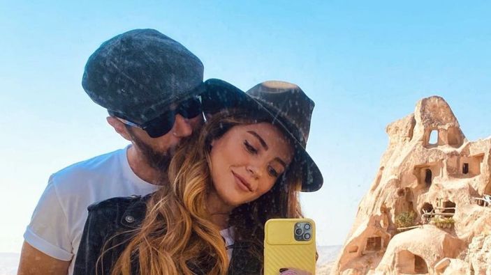 Ezgi Eyüboğlu, Oğulcan Engin'le olan fotoğraflarını sildi
