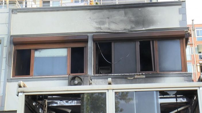 Avcılar’da turistlerin kaldığı 2 katlı villada yangın çıktı