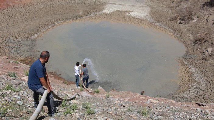 Erzurum’da su seviyesi düşen gölete su takviyesi