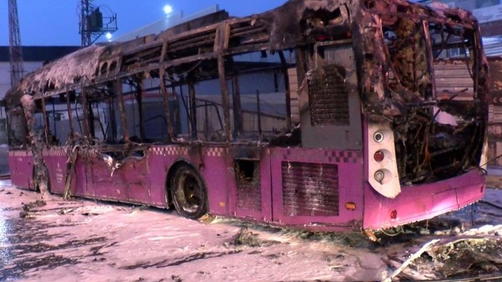 İstanbul'da halk otobüsü yandı