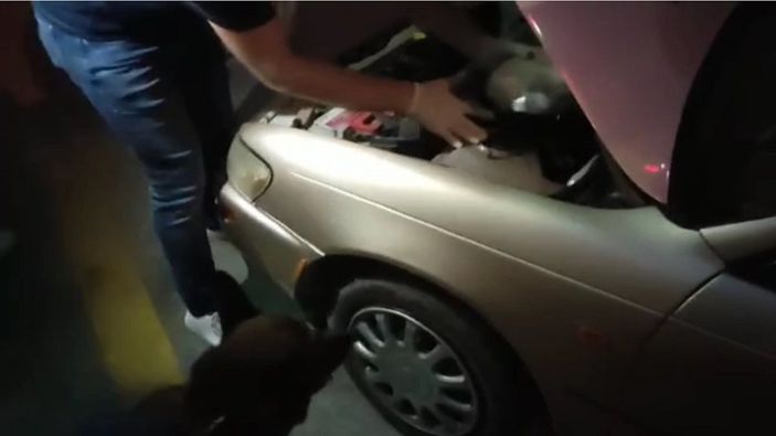 Hatay'da otomobilin motorundan uyuşturucu çıktı
