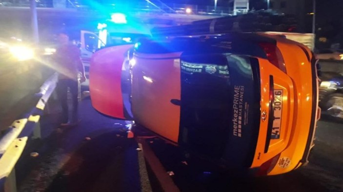 Kocaeli'de takla atan taksi sürücüsü yaralandı