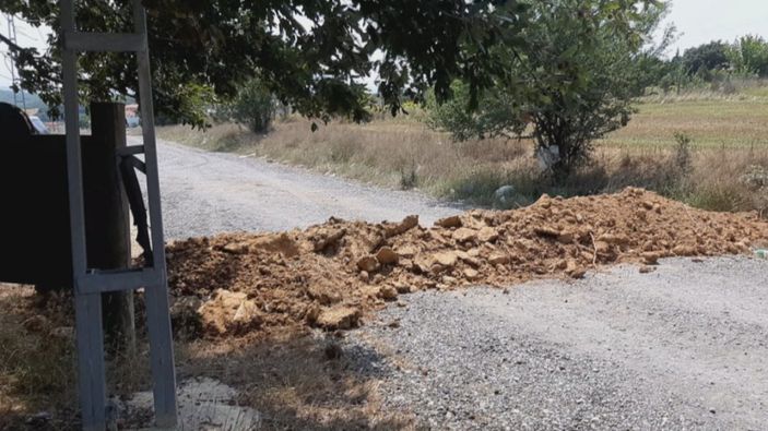 Çatalca'da orman yolu, toprak bariyerle kapatıldı