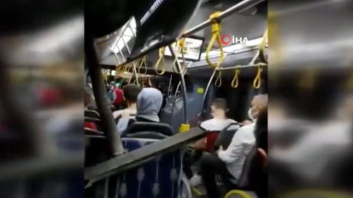 İstanbul’da İETT otobüsünün içindeki reklam panosu düştü