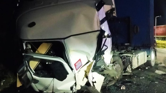 Edirne'de alkollü sürücü tıra çarptı