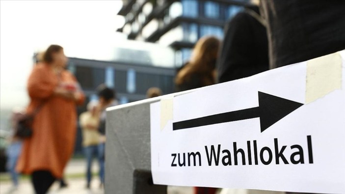 Almanya’da, oy kullandırılmayan başörtülü kadından özür dilendi