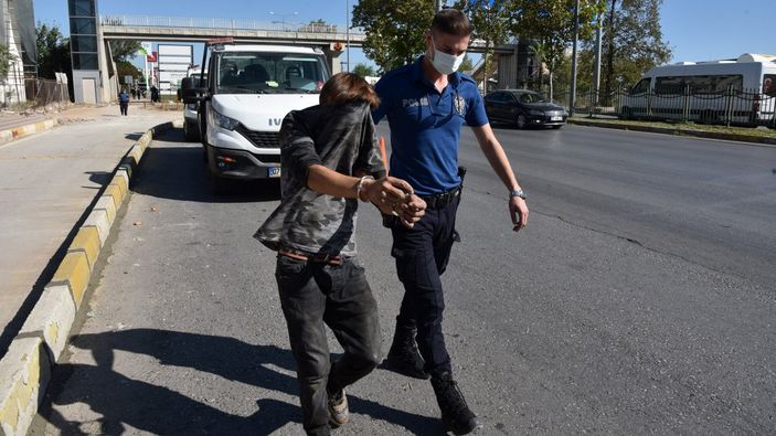 Antalya’da, asansör kabininden parça çalarken yakalandı