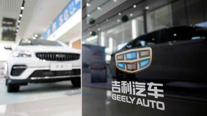 Çinli otomotiv şirketi Geely, akıllı telefon pazarına giriyor