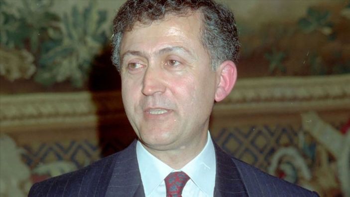 Vefatının 22'nci yılında: Ahmet Taner Kışlalı'nın yaşamı ve ölümü