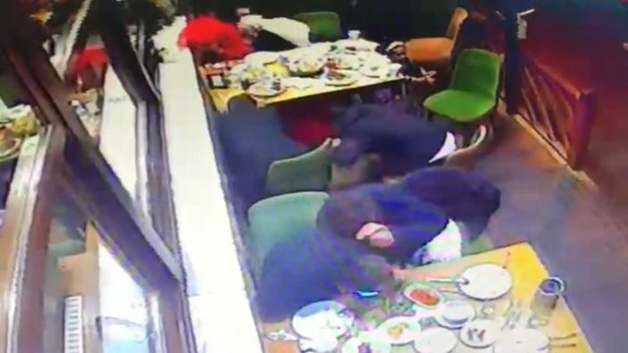Beyoğlu’nda, restorana silahlı saldırı anları kamerada