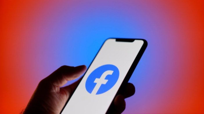 Facebook, iPhone'lardan konum verilerini topluyor