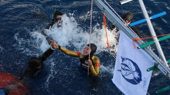 Şahika Ercümen 100 metrelik dalışla dünya rekoru kırdı