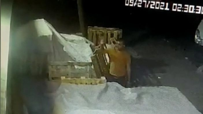Sultangazi’de meşrubat dükkanı, hırsızların uğrak yeri oldu