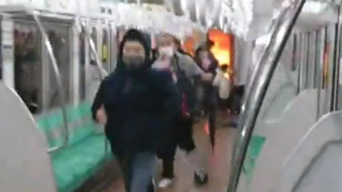 Tokyo metrosunda kundaklama girişimi