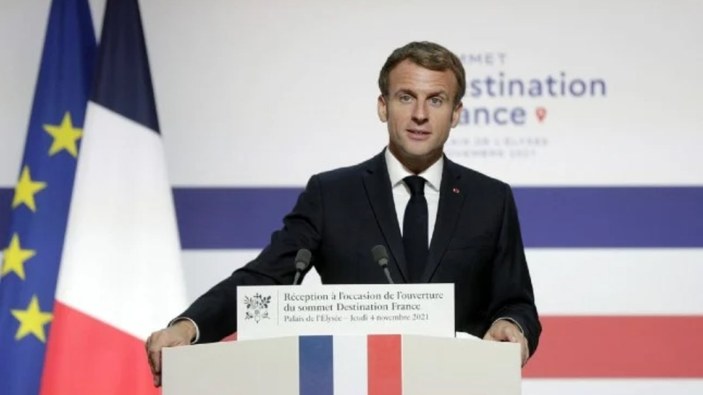 Emmanuel Macron, Fransa bayrağındaki mavi rengi değiştirdi