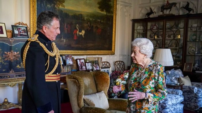 Kraliçe Elizabeth, günler sonra ilk kez görüldü