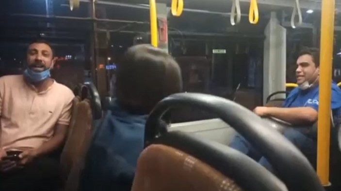Antalya’da otobüs içinde darbukalı eğlence kamerada