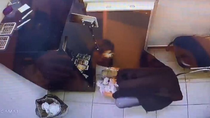 Taksim'de döviz bürosu çalışanı kasadaki paraları çaldı