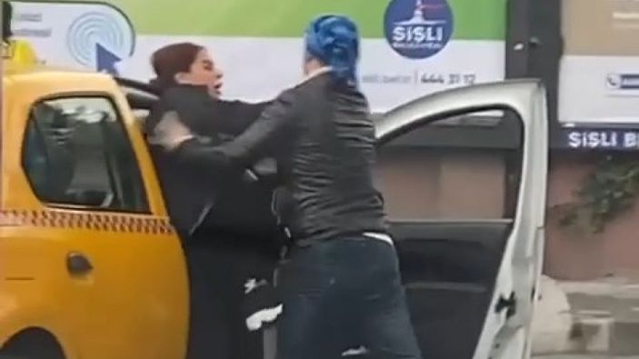 İstanbul'da taksi yolcusu ve eğitmen arasında arbede yaşandı