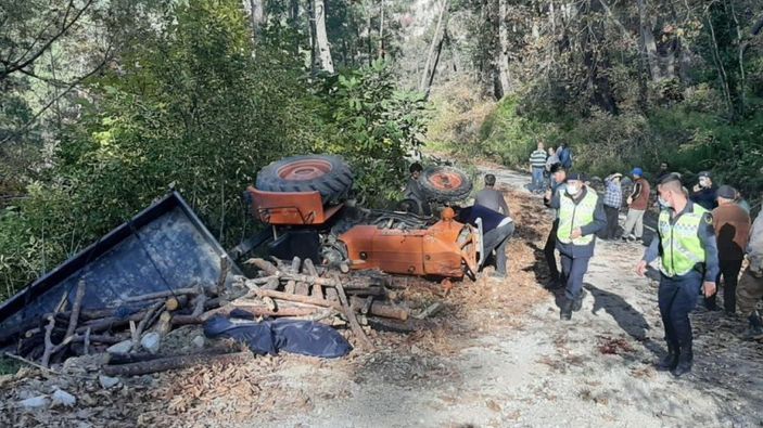 Muğla'da baba ve oğlu traktörün altında kalarak can verdi