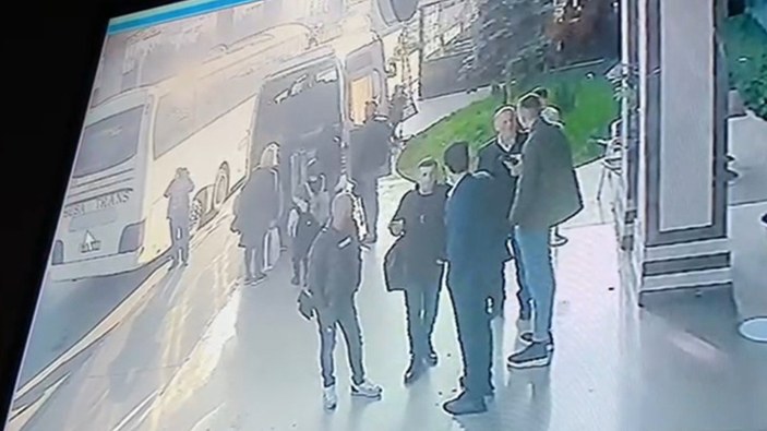 Bulgaristan'daki tur otobüsünün yolcuları kamerada