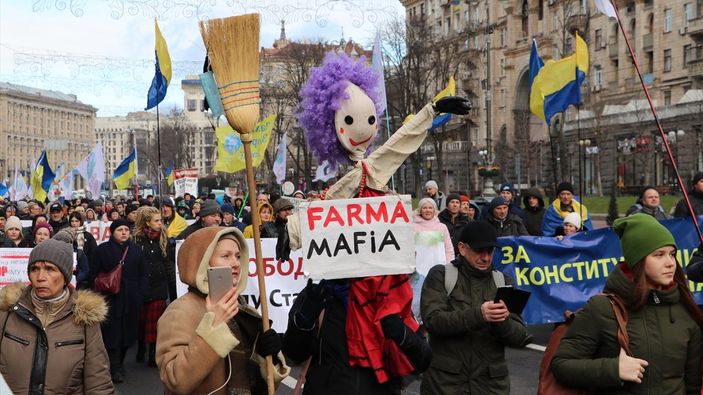 Ukrayna’da, koronavirüs tedbirleri protesto edildi
